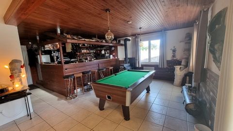Charente Maritime (17), A Vendre ILE D'OLERON en N°1 Restaurant de Plage avec logement fonction 370m² terrain 746m²