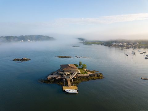 Your private island. Burr Island (aka Jepson Island) in the sought after Thimble Islands, Stony Creek Ct. Since the early 1600's these Islands have been full of romance, mystery, & steeped in folklore. Here is your once in a life time chance to be pa...