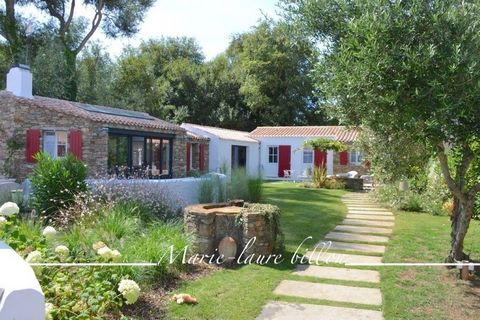Propriété d'exception à vendre 9 pièces sur L'ILE D'YEU (85), ensemble immobilier de 2 maisons, pièce avec spa, jardin et garage