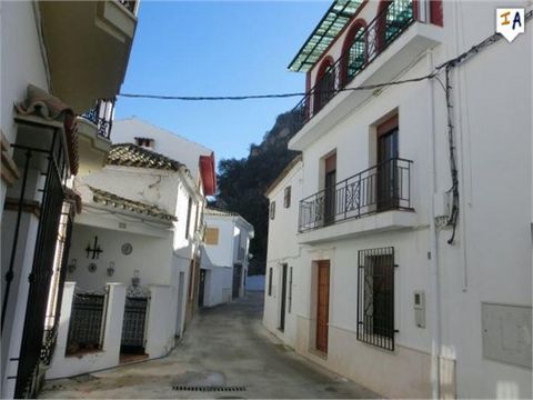 A beautifully preserved and refurbished Spanish townhouse in the heart of the stunning town of Almedinilla, close to both Priego de Cordoba and Alcala la Real, in Andalucia, Spain. This 4 bedroom property has lots to offer and picturesque views. The ...