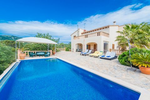Ce magnifique chalet avec piscine privée à Artà peut accueillir confortablement 10 personnes. Les extérieurs sont très spacieux; Idéal pour profiter du soleil de Majorque. Peut-être que vous avez envie de lire un bon livre sur le porche du chill-out?...