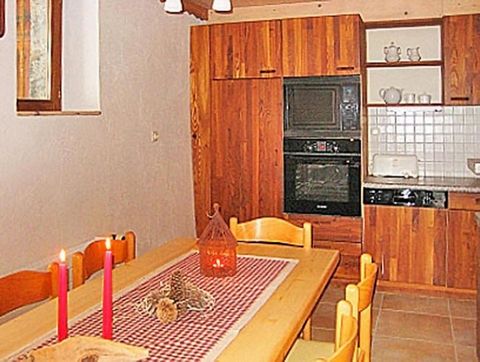 The Chalet Grand Massif is in Morillon 1100 just above the Giffre valley, a beautiful place full of old farms and charming villages. There is a blue slope which passes right in front the chalet which means you can ski directly from the chalet to Mori...
