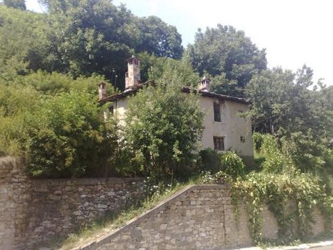 081: ICH VERKAUFE EIN ALTES HAUS IN EINEM DORF 35 KM VON SMOLYAN, 45 KM VON PAMPOROVO KK, 8 KM VOM NEUEN ARDA -PARANESTI CHECKPOINT. LÄNDLICHER UND ÖKOTOURISMUS IST IN DER GEGEND ENTWICKELT, ES GIBT INTERESSANTE HÖHLEN IN DER NÄHE.