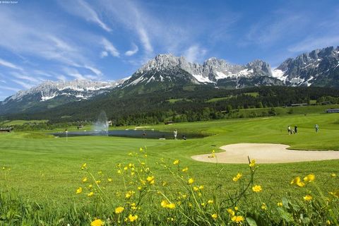 Diese wunderschöne Ferienwohnung in St. Johann in Tirol ist ideal für eine Familie. Es bietet Platz für 6 Personen und verfügt über 2 Schlafzimmer. Diese Liegenschaft ist der perfekte Ort für Skiliebhaber, da sie in der Nähe des Skigebiets Sankt Joha...
