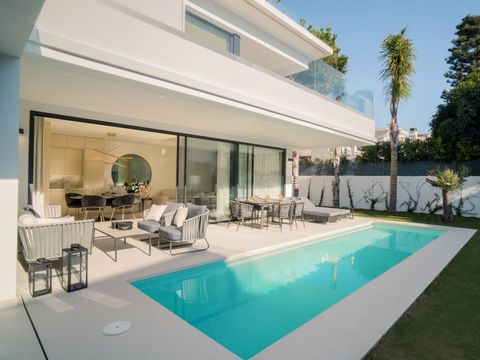 BEACHSIDE AND CONTEMPORARY VILLAS Unique beachside and contemporary detached villas enjoying a privileged location on The Golden Mile in Marbella. The location offers great variety of activities such as first class health and tennis clubs, endless wa...