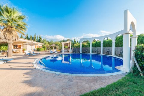 Enjoy your own piece of idyllic Majorcan countryside and discover the beauty and comfort of a home that will make your holidays an unforgettable experience. It can comfortably accommodate 6 people and is located on the outskirts between Sa Pobla and ...