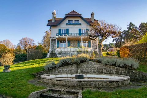 Réf 66344LC: Magnificent, light-filled property in a privileged area of Évian les Bains, very close to the centre, set in grounds of 1912 m2. The property benefited from a renovation in 2016, offering the charm of the old with a touch of modernism. T...