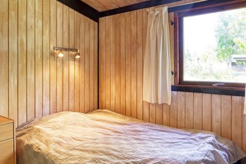 Nicht weit vom schönen Sandstrand bei Nykøbing Sjælland entfernt findet man diese Ferienunterkunft. Sie besteht auch einem größeren Ferienhaus und einem separaten, 27 m2 großen Annex mit einem Zimmer mit Doppelbett, einem Badezimmer und einem kleiner...
