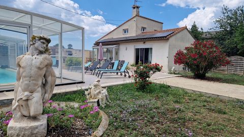 Near the beaches of Valras Plage and Cap d'Agde, we offer a property that you can make multiple uses. The main house of 105m2 with its 5 rooms, 3 bedrooms, kitchen and living room and a dressing room, can accommodate a whole family. A swimming pool i...