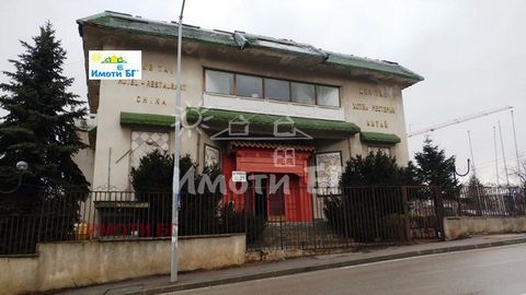 IMOTI BG propone in vendita un intero edificio in uno dei migliori posti di Boyana - ul. Kumata nelle immediate vicinanze della Boyana Residence e del complesso Edelweiss. Superficie totale costruita 1944 m2. La trama è d'angolo con una superficie di...