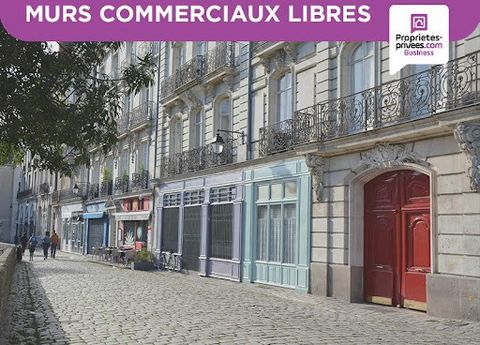 In the heart of Sauxillanges Richard FARJOT offers this business premises of 151 m² on 2 levels, including cold rooms 50 m². No tenant in place. This room is ideal for a professional in the catering trades. Price of the commercial premises: 76,950 eu...