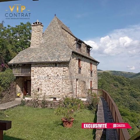 Charmant gemeubileerd huis met een prachtig uitzicht en een prachtige geschiedenis in La Vinzelle, Aveyron. Ontdek de tijdloze charme van dit uitzonderlijke huis genesteld in het hart van het pittoreske dorpje La Vinzelle, majestueus gelegen op een r...