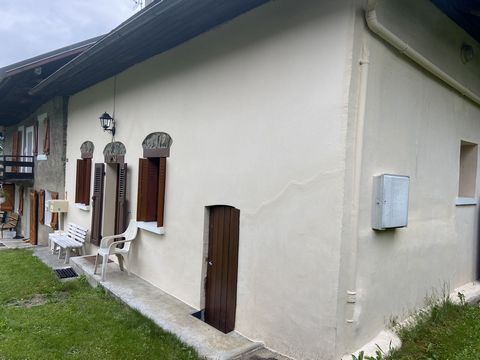 House in Notre Dame-du-Cruet, commune of La Chambre, near the ski resorts of St-Francois-Longchamp and St-Colomban-des-Villards. Ideal for a holiday home, you will appreciate its pretty shaded ground with its mazot, This terraced house on one side, c...