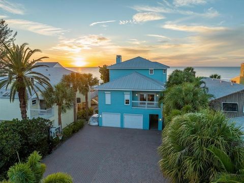 Gulf sunsets daily in the amazing home with Beach and Bay front located n the heart of Pinellas County Beaches Indian Shores. Close to restaurants , shopping and much more. Enjoy an oversized garage patio and balcony areas from the home showcasing th...