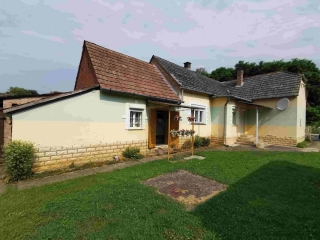 Price: €17.800,00 Category: House Area: 80 sq.m. Plot Size: 1616 sq.m. Bedrooms: 1 Bathrooms: 1 Location: Countryside £20.667 excluding 4% tax Commission to be added on top Nice (holiday) home in the southwest of Hungary and not far from the Drava ri...