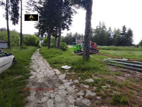 We offer an attractive plot of land in the center of Tsigov Chark, suitable for residential and commercial development. The property faces the main road Rakitovo - Batak and has the possibility of compensation. For more information and viewings call ...