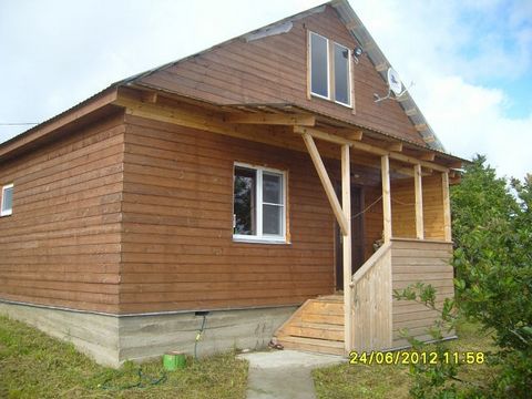 House a total area of ​​80 sq.m. 3 bedrooms, with all the amenities, a kitchen with necessary appliances (stove, oven, kettle, dishes, toaster, microwave oven, mixer), bathroom. At the site 12 acres, BBQ, to the river 100 meters. Until Uglich 20 km. ...