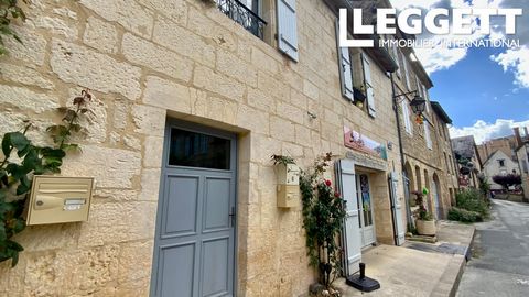 A23288TYS24 - Split level 3 bedroom 2 bathroom property located in the heart of Montignac Lascaux; home to the Unesco world heritage site, Lascaux caves ancient parietal wall paintings. This apartment is not only well placed, all day to day amenities...