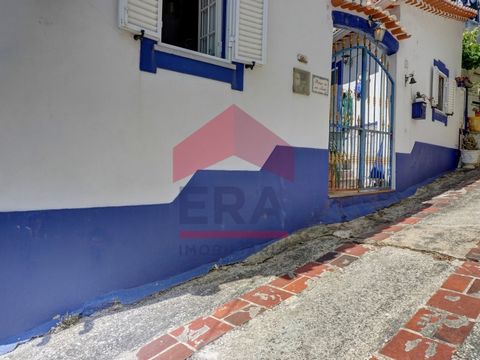 House located in Olho Marinho, Óbidos. Living room with fireplace, 3 bedrooms, one en suite and patio. Well located. Good access to the IP6 and the A8. Very close to beaches, golf courses, the medieval village of Óbidos and Caldas da Rainha and 50 mi...