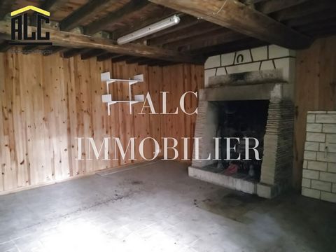 Sophie LEMONNIER from the ALC Immobilier Agency in Alençon offers for sale this house of 123 m2 to restore. It consists on the ground floor of a kitchen of 12.35 m2, a living room of 32.12 m2, a living room of 24.63 m2 and a shower room. The first fl...