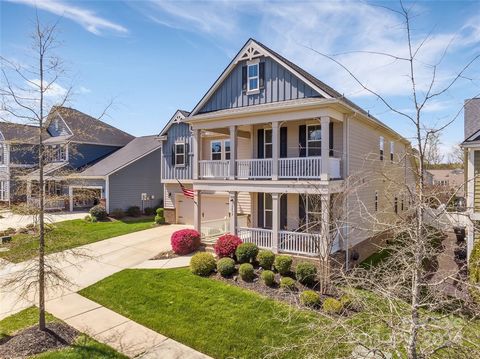 Crafted by Bonterra of AV Homes, renowned for quality construction, this meticulously maintained residence exudes elegance & charm. Positioned in the sought-after Vermillion community ft. 2 pools, playground, walking trails, & Harvey's Bar & Grille- ...