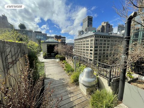 Welcome to this absolutely stunning 286 Spring Street Penthouse at Hudson Square, anchored at the crossroad of the new Disney and Google Headquarters! From the moment you step into the Great Room flooded with northern light, to the meticulously desig...