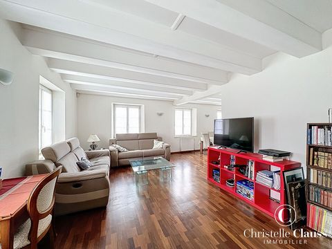 FESSENHEIM LE BAS 2 minutes from MARLENHEIM and 20 minutes from STRASBOURG, on the first floor in a residence dating from 1824 of 21 apartments in the heart of a quiet and green environment come and discover this 121 m2 apartment. It is broken down a...