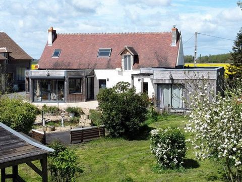 Five minutes from the pleasant small town of Descartes, a mid-19th century rural cottage. It has 4 bedrooms on 196m² habitable space which includes two recent extensions and also a 67m² 1 bedroom gîte. The house and the gîte have both recently been v...