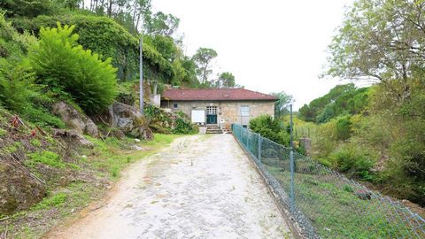 Granite masonry building, for sale in Termas de Alcafache in Viseu consisting of 3 T2 apartments and annexes with oven and wine cellar. Two apartments have been refurbished and one of them is still to be refurbished. Possibility of making a duplex wi...