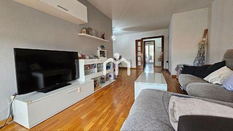 MONMARESME on this occasion offers you a great home, located in the heart of the Montigalá neighborhood, less than 1 minute from the shopping center, where among other shops you will find the Carrefour, and very close others such as Ikea, Dectatlhon,...