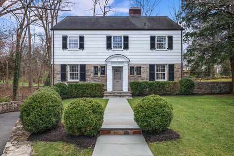 Bright renovated Center Hall Colonial on tranquil cul-de-sac close to the Scarsdale Library and High School on park-like property. The foyer with powder room opens to living room with prominent fireplace and door to expansive partially covered patio ...