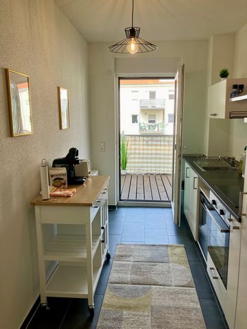 Sit back and relax - in this quiet, stylish accommodation! The apartment, built in 2021, has been furnished with great attention to detail. It is located in a very well-kept residential complex and is only a 3-minute walk from the Esslingen-Mettingen...