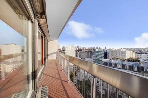 Fairway Luxury Real Estate presents to you this spacious 198 sqm family duplex for renovation, located on the 10th and 11th floors of the prestigious Le Méridien Residence. These two south/north-facing apartments are connected by an interior wooden s...