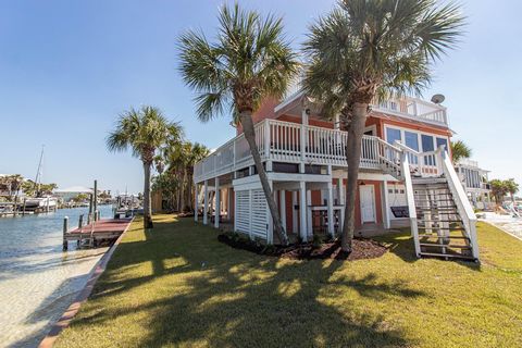 Very special location on Navarre Beach with Sound Front and Canal Front access. Updated in 2017, appliances, tile plank flooring, impact resistant windows and doors, kitchen cabinets and granite countertops, 2 dishwashers and double oven. Master bath...