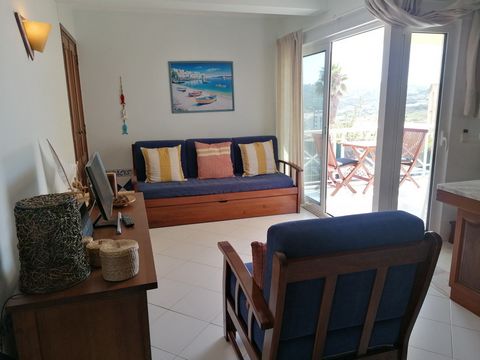 Studio with private parking, inserted in a condominium with swimming pool and tennis court, 5 minutes walk from the beach.