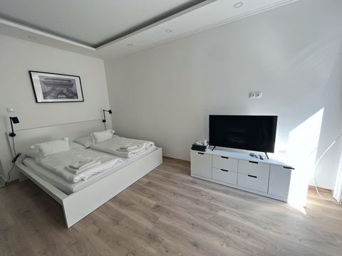 Budapest Downtown - 36 sqm | max. capacity: 2 | street view Contactless check-in | In the city center | Welcome package | Ideal for couples | Compact Welcome to our charming accommodation in the heart of Budapest! This recently renovated apartment is...