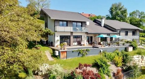 Detached family sized house Annecy, Geneva areaOn the Annecy-Geneva axis, panoramic view over Lake Annecy and the mountains for this south-facing detached house offering spacious accommodation. Entrance hall, large living area with fitted kitchen, di...