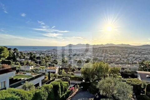 Located on the best avenue in Le Cannet and in a renowned residence, this 147m² 4-room apartment offers excellent volumes. The vast 60m² living room opens onto a terrace with a view of the sea, the Bay of Cannes and the Esterel Mountains, a separate ...