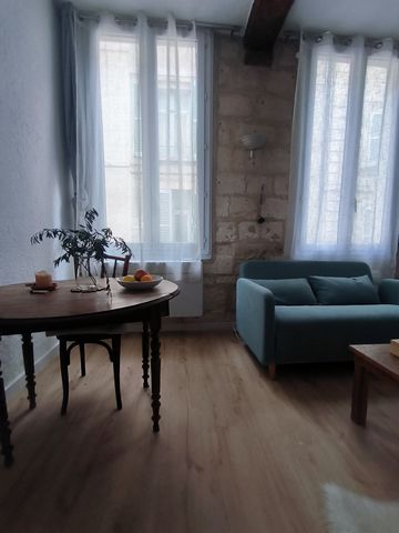 Bienvenue chez CHEZ MAUDE EN PROVENCE Welcome to our cozy 1 bedroom apartment rental designed for digital nomads or travelers in Avignon, France. Nestled in the heart of this historic city, our space offers the perfect blend of comfort, convenience, ...