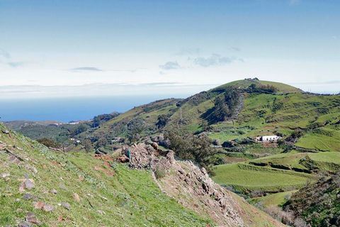 Als u in een unieke NATUURLIJKE OMGEVING wilt wonen met een PRACHTIG Uitzicht op de Zee en de Bergen, dan is dit uw thuis. De locatie van dit landhuis ligt in het noorden van Gran Canaria, aan de Camino de Santiago, op 15 minuten van de snelweg en oo...