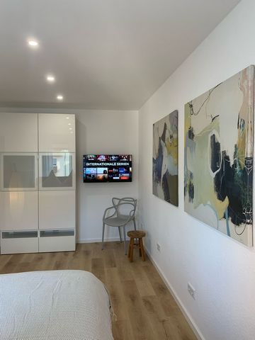 Cozy shared apartment in the Mannheim Lindenhof district, ideally located in the immediate vicinity of the main train station and the John Deere company. The apartment consists of two guest rooms, which are offered as a shared apartment for two. So y...