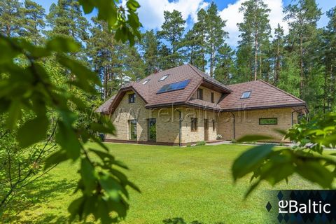 Exclusive house surrounded by nature for sale. The forest is constantly maintained, where fallow deer are registered!! INFORMATION: - Property: - Residential house: 344.02 sq.m. m. 4 bedrooms with separate bathrooms. Spacious living room, kitchen, re...