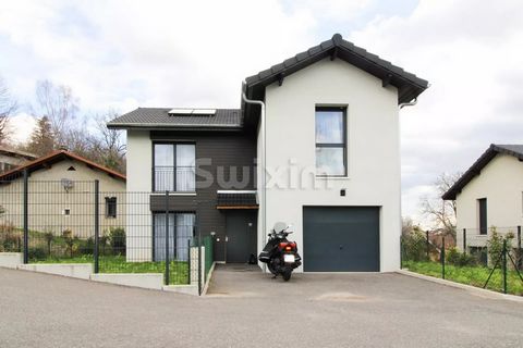 Ref 915JB: Crozet, in a quiet and discreet location, you will be charmed by this T5 detached house of 120m2, built in 2022 on 2 levels, on a plot of 336m2. This house has a fully equipped kitchen, opening onto a bright living/dining room giving acces...