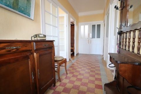Yzeure 03400 Patrice RACOEUR offers you this independent house of 73 m² composed of an entrance - kitchen - living room - two bedrooms-bathroom WC. Basement divided into garage, boiler room and outbuilding. You will also enjoy a garden of 770 m² with...