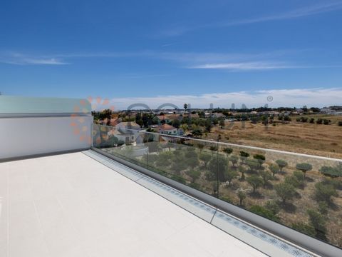 New, ready to move in. With top finishes and contemporary architecture, a fantastic view, this property is everything you could wish for. Spacious 3 bedroom penthouse, with 160 m2, to which are added 32 m2 spread over two terraces, a balcony, a box g...