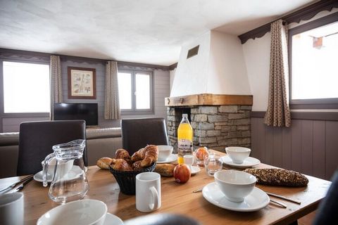 Residence Plein Sud consists of four larger, connected chalets with in total 13 luxurious apartments. All apartments are nicely decorated and have got a balcony. The 6-person apartments and larger even have a cosy open fireplace. This very well maint...