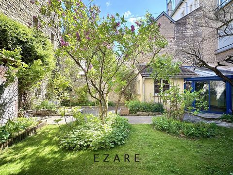 PRIVATE GARDEN and OLD CHARM for this apartment of 116 m2 which offers a beautiful living room facing South, a large dining kitchen, a veranda giving access to a garden for exclusive enjoyment enclosed by walls and trees (rare in the city center), tw...