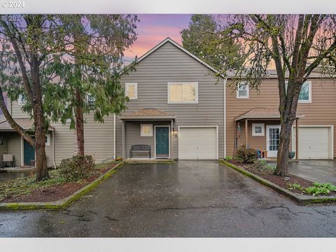 Great Townhouse located in Tualatin, near greenspace/parks/Bridgeport Village. Enjoy TWO Primary Suites. Bamboo flooring on the downstairs level. A low-maintenance lifestyle with community center w/gym and a pool for hot summer days. Garage plus 2 pa...