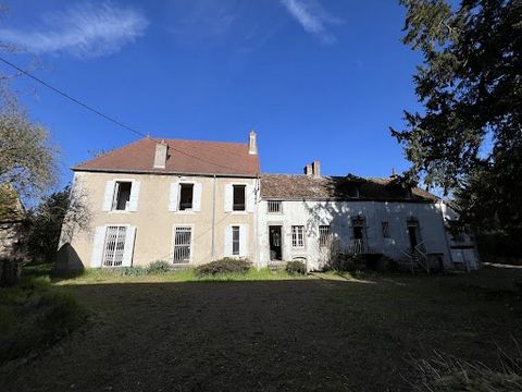 EXCLUSIVE! In the Maranges Valley, charming property to renovate with 13 main rooms built on cellars and oven chamber. Attic. Opposite: annex building of 170 m2 including ground floor: a workshop, an old vat room with garage. One floor below. Below i...