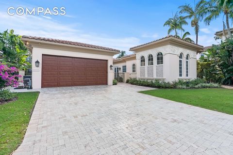 Take advantage of this rare opportunity to own a fully furnished Lorraine Rogers design updated home in the exclusive Old Palm Golf Club. This 4 bed, 4.2 bath home is situated in the most welcoming neighborhood overlooking the decorative water featur...